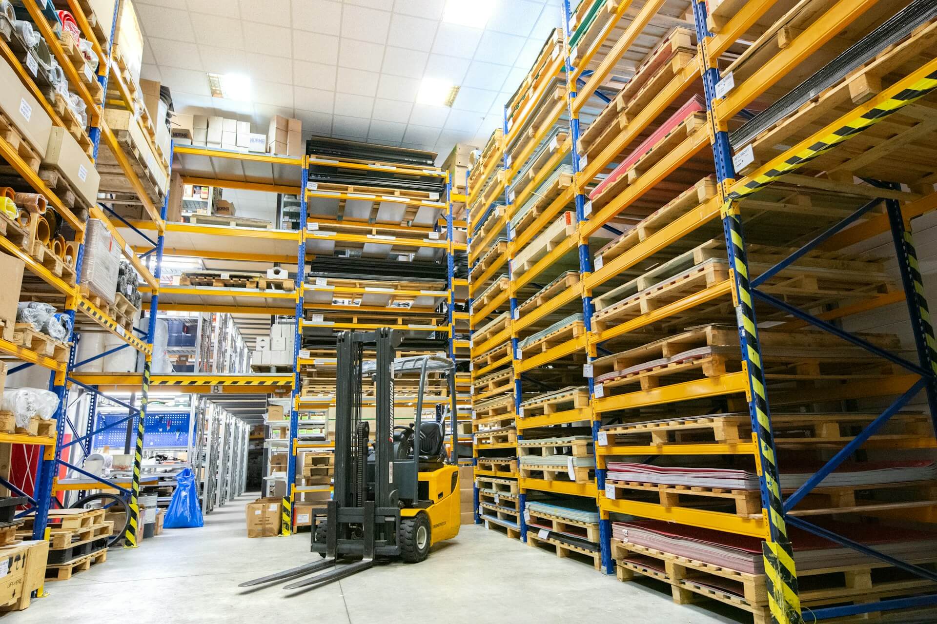 cross-docking-vs-geleneksel-depolama-hangisi-sizin-icin-dogru-secim-1